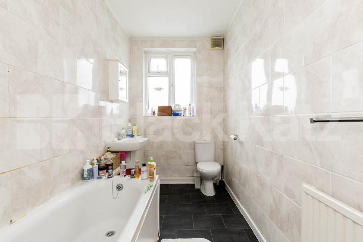 			3 Bedroom, 2 bath, 1 reception Apartment			 Dukes Avenue, Chiswick